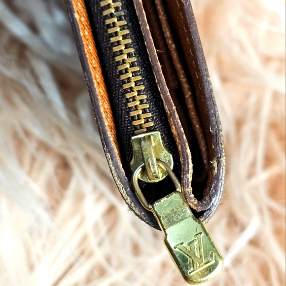 LOUIS VUITTON MONOGRAM SPEEDY 30 WITH LOCK PLUS LV WALLET BUNDLE - Picture 12 of 13